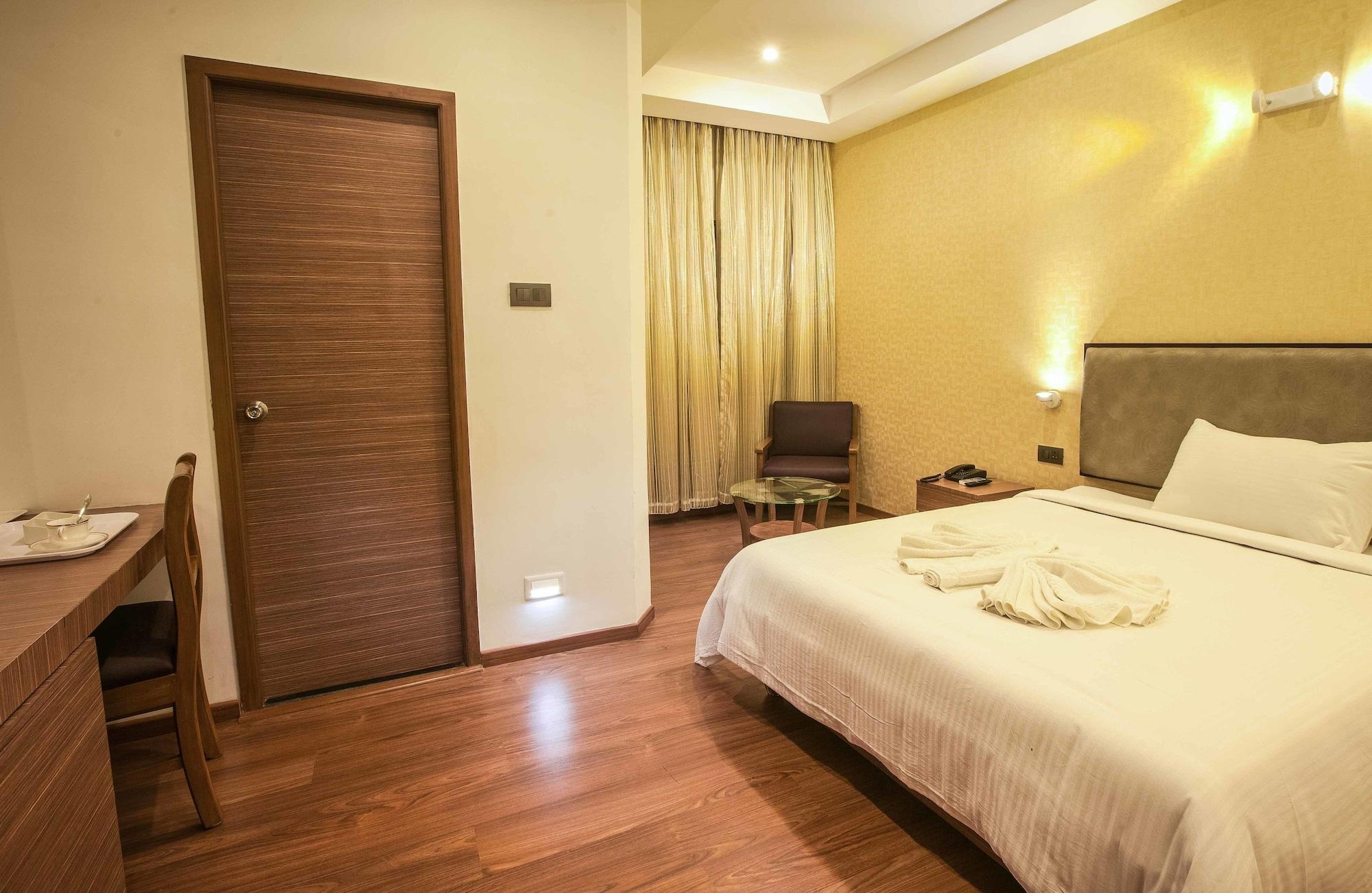 Brownstar Boutique Hotel Chennai Bagian luar foto
