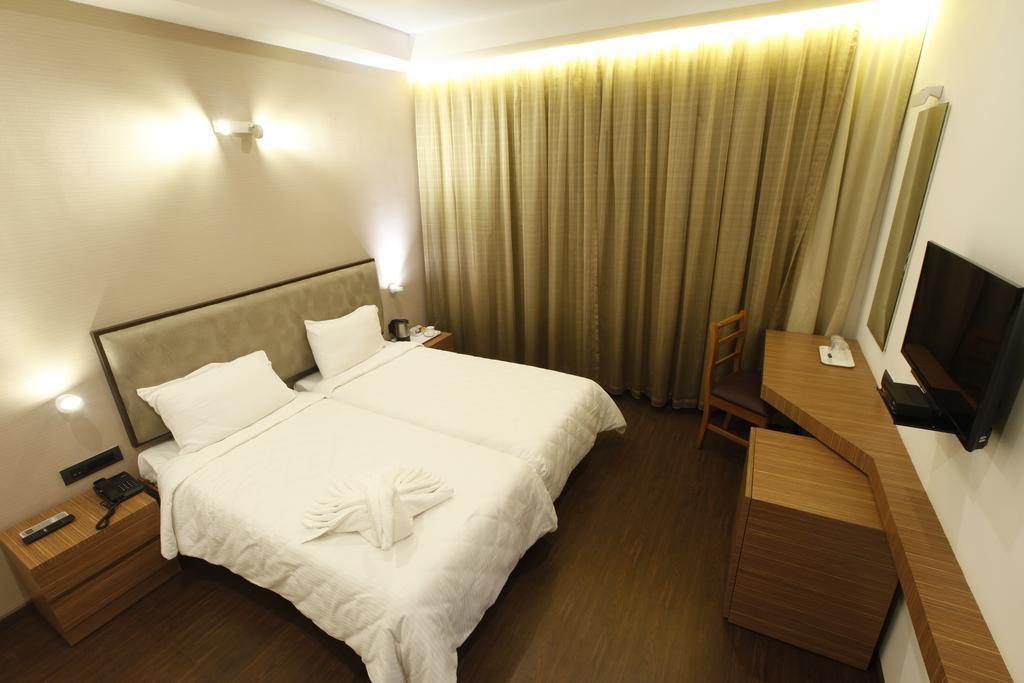 Brownstar Boutique Hotel Chennai Bagian luar foto