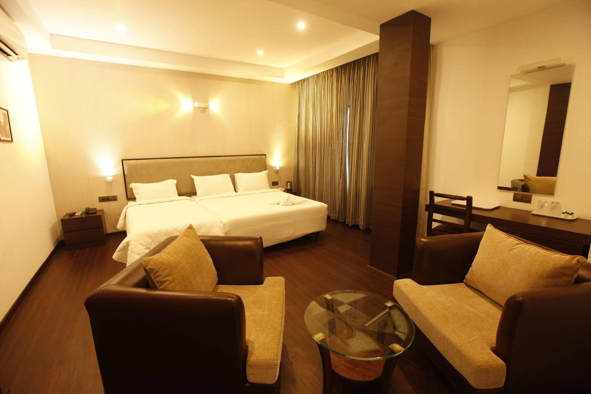 Brownstar Boutique Hotel Chennai Bagian luar foto