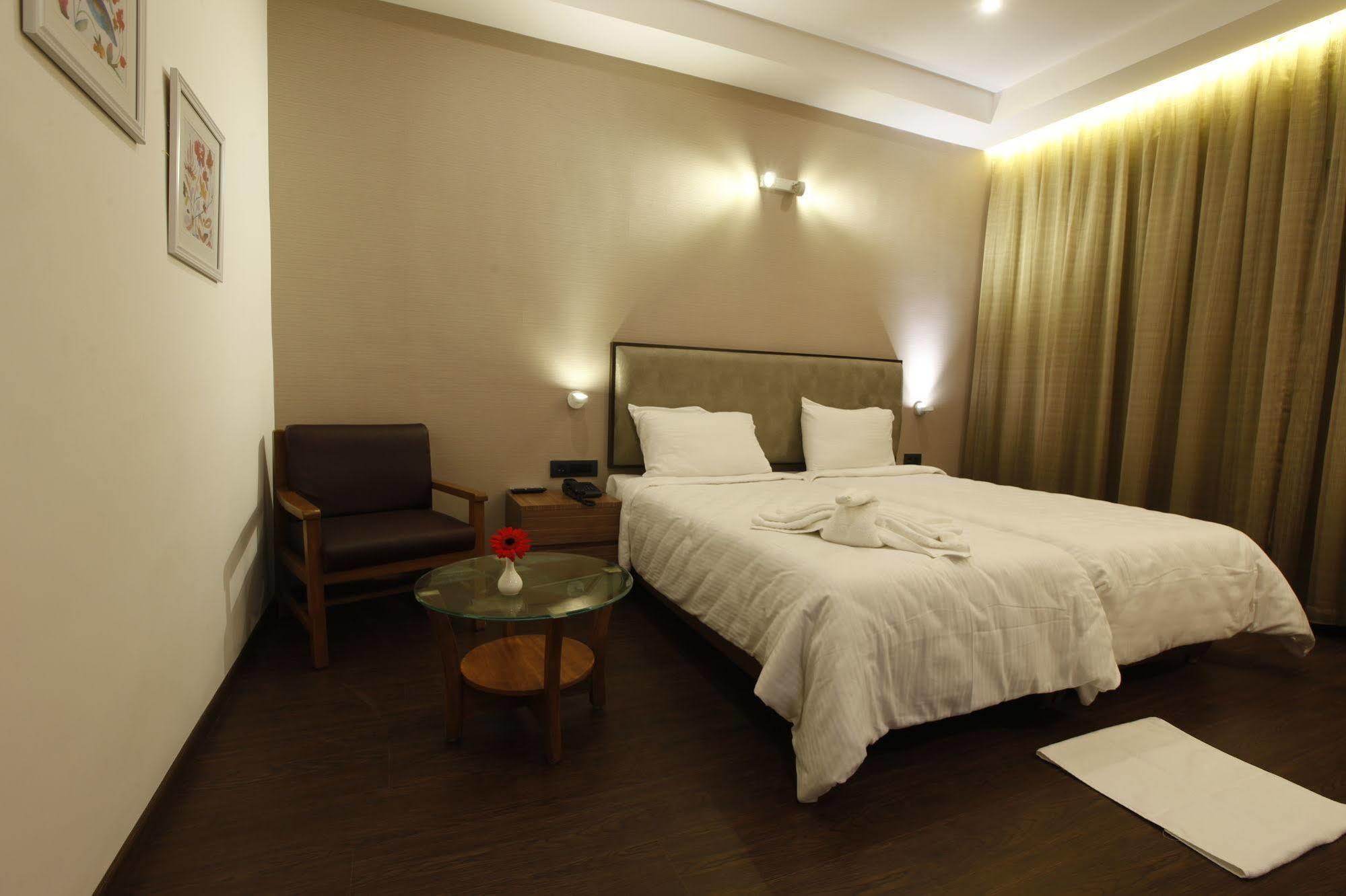 Brownstar Boutique Hotel Chennai Bagian luar foto