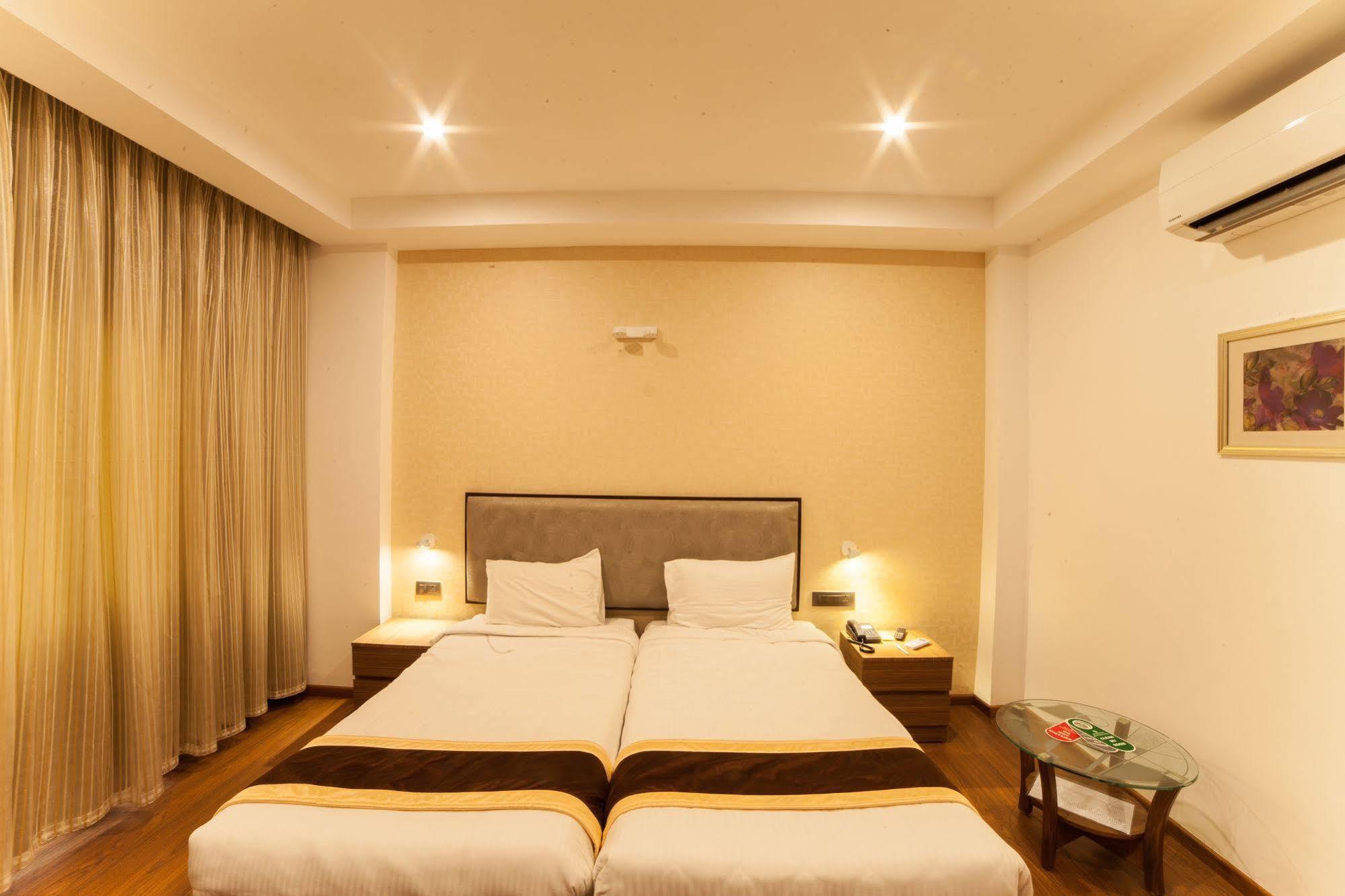 Brownstar Boutique Hotel Chennai Bagian luar foto
